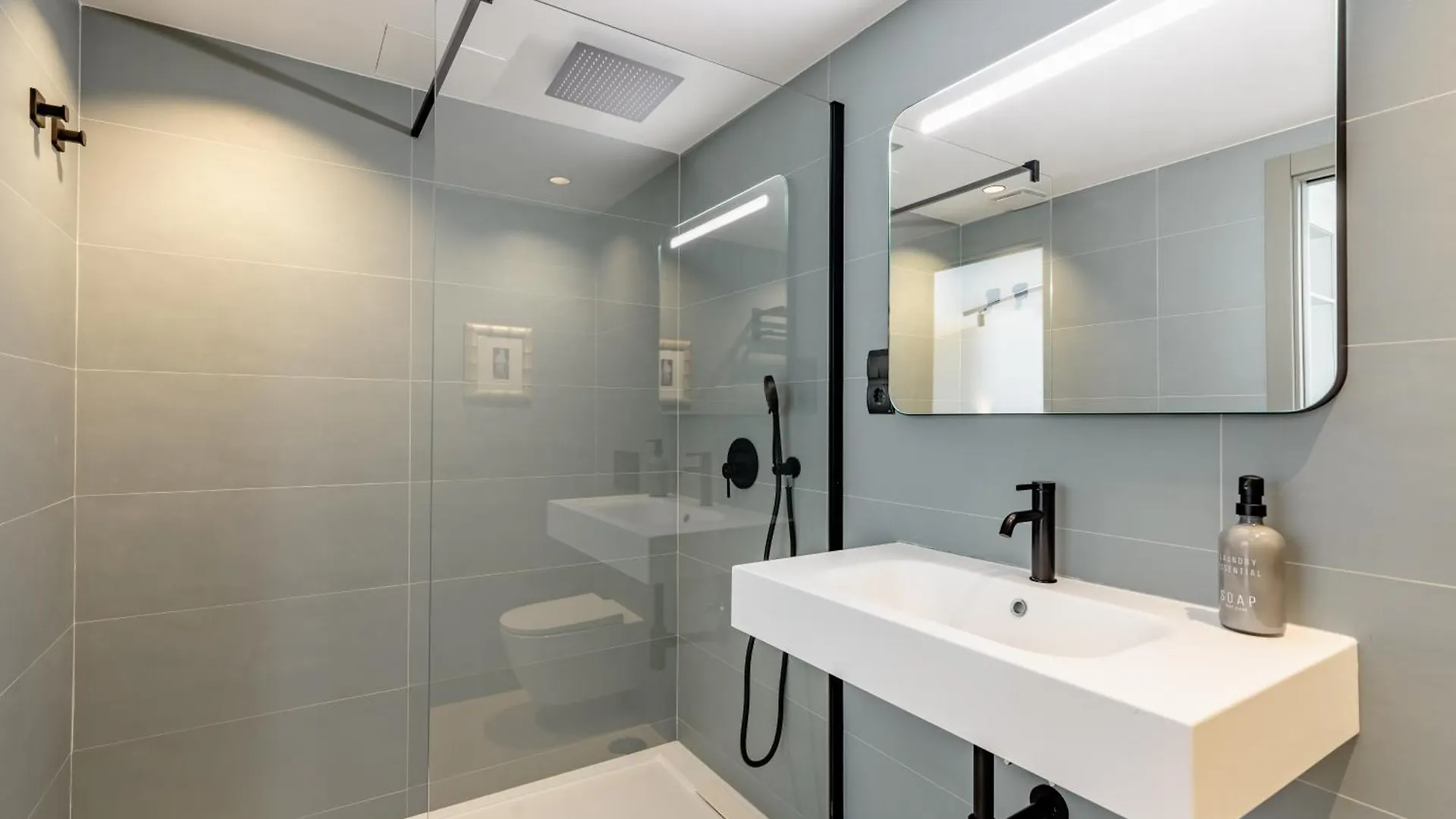 Atarazanas Suite, Atico Con Terraza مالقة شقة